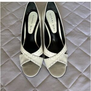 Gianni Bini white womens heels size 6 1/2